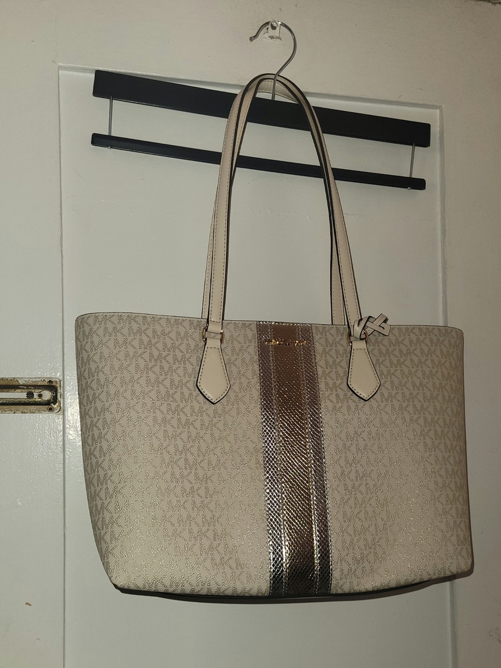 Sheila Large Signature Logo and Metallic Tote
Bag